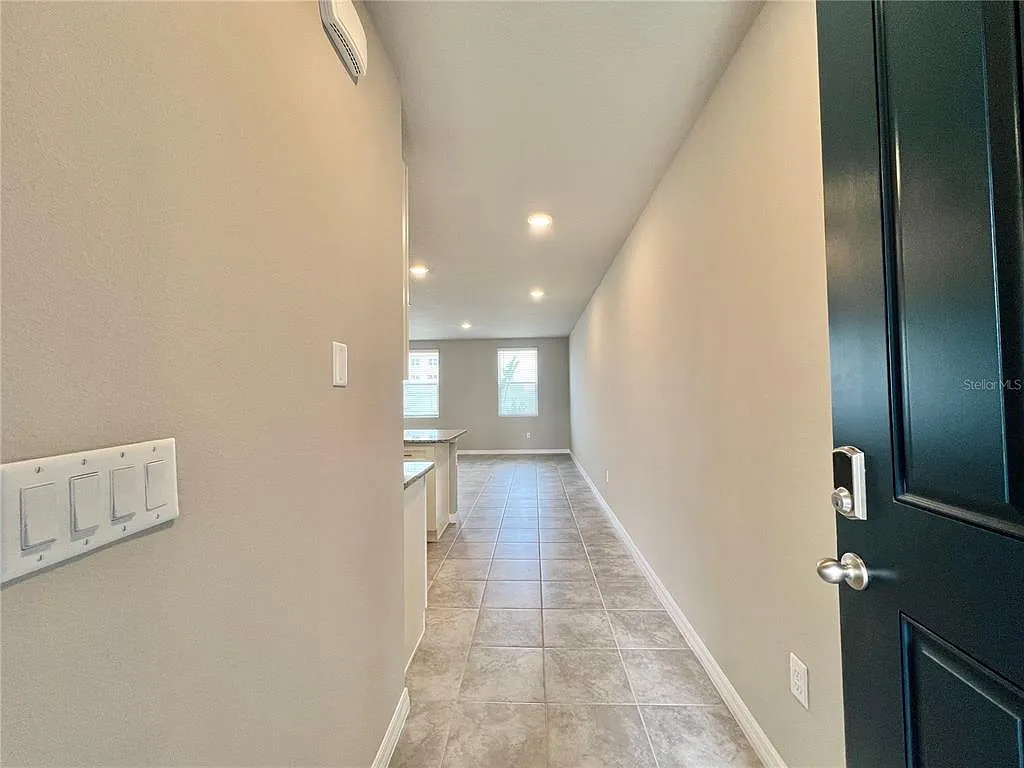 3 bed, 2.5 bath, 1566 sqft, $2,395 — Photo 4