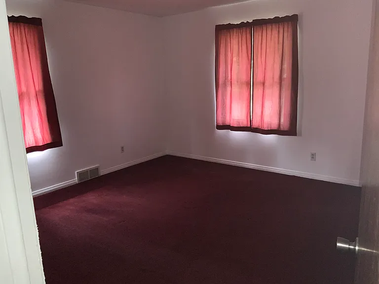 2200 S Lee Ave — Photo 6