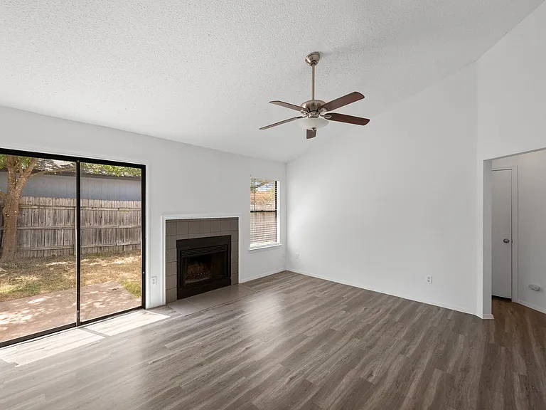 1303 Dominique Dr — Photo 15