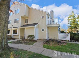 17 Deerberry Ln, Monmouth Junction, NJ 08852