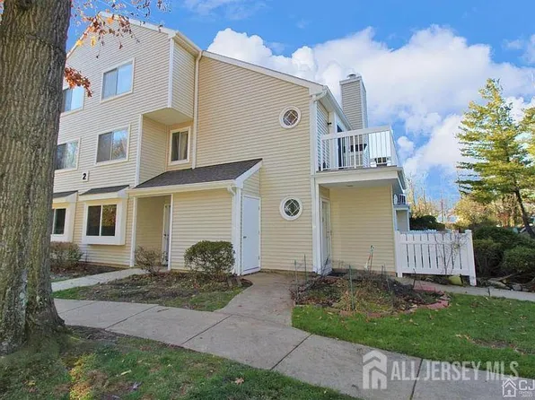 17 Deerberry Ln, Monmouth Junction, NJ 08852