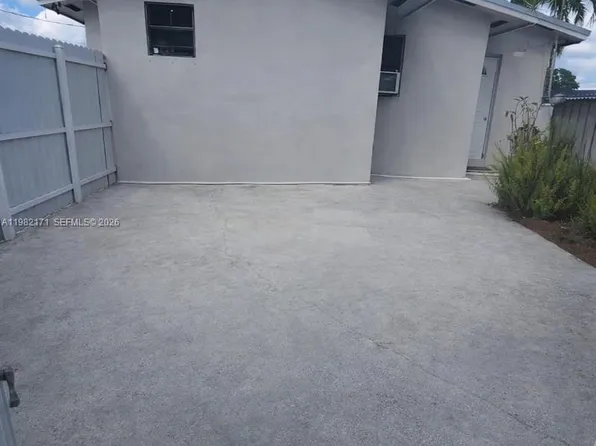 7866 NW 174th St #B, Hialeah, FL 33015