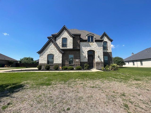 1st image of 321 Equestrian Dr