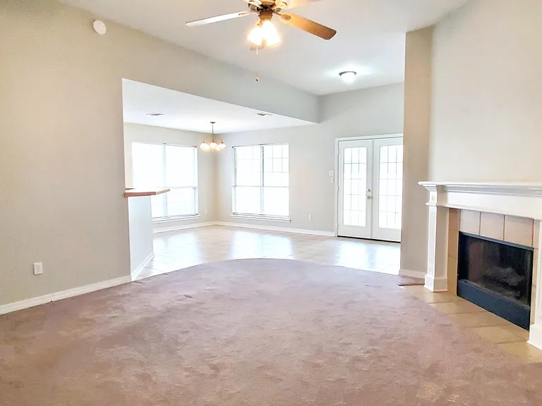 4006 Meadow Oak Ln — Photo 3
