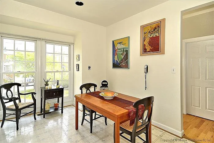 Eat-in Kitchen