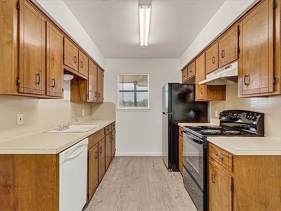 4th image of 1622 La Joya St