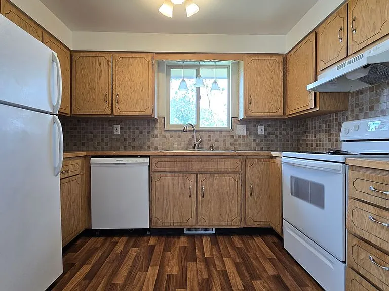 37077 Northwest Dr — Photo 2