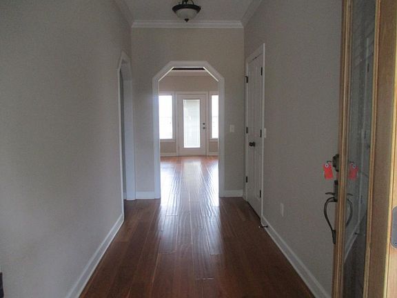 2nd image of 211 Savannah Dr