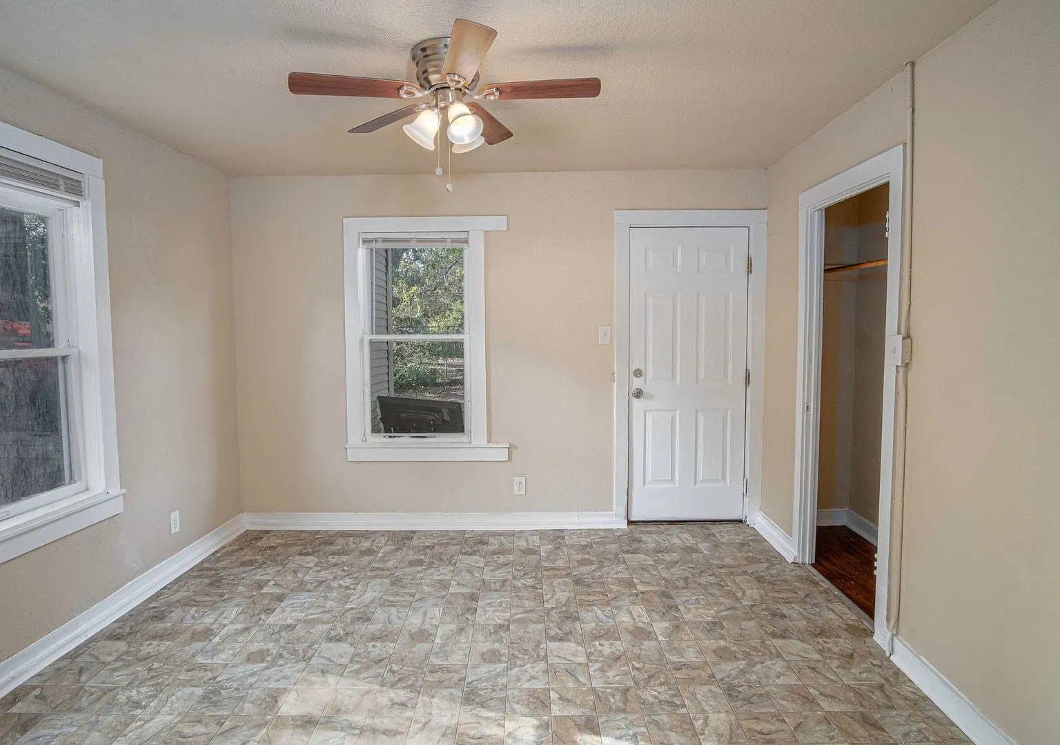 1216 Paso Hondo — Photo 1