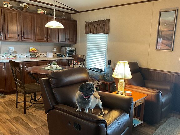 5th image of 150 Bluebird Dr