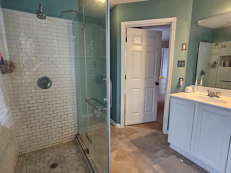 213 Windsor Ct — Photo 8