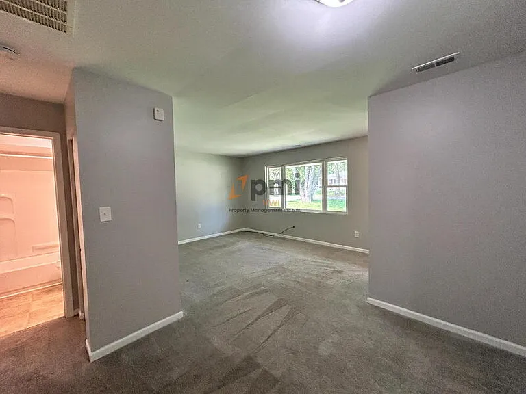5929 Jefferson St — Photo 5