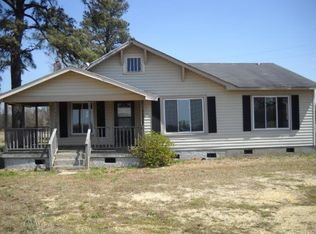 460 Apple Ln, Newton Grove, NC 28366