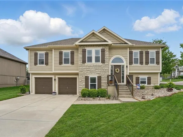 10136 N Wallace Ave, Kansas City, MO 64157