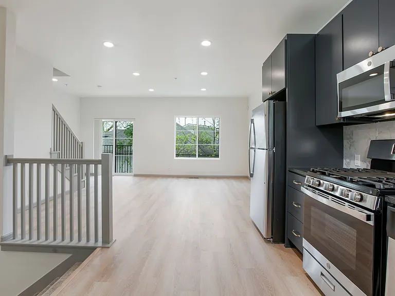 Quaker Condos - $300 Off Immediate Move-Ins! — Photo 33