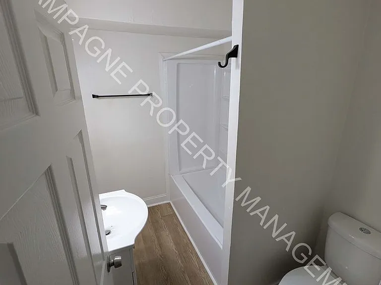 4026 Agnes Ave — Photo 8