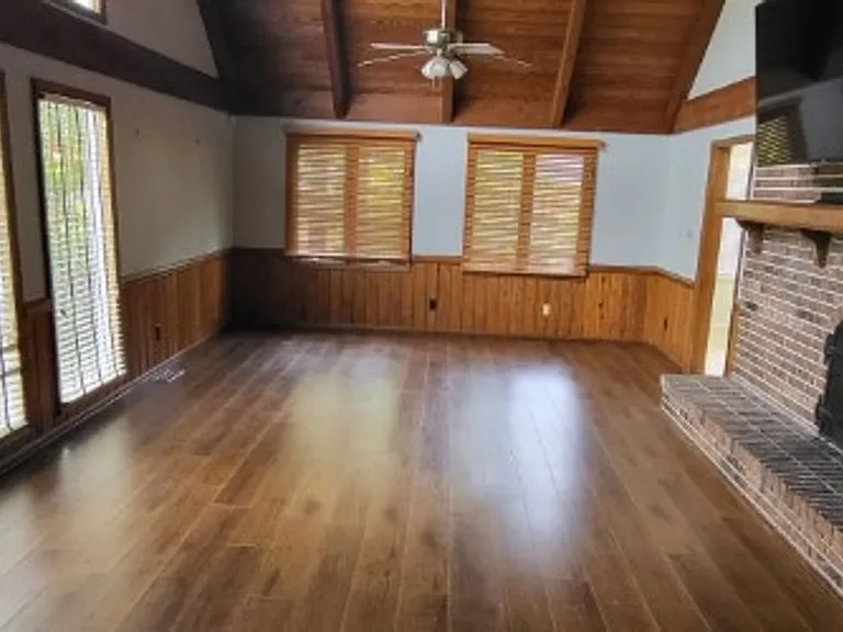 2204 Oakdale Dr — Photo 7