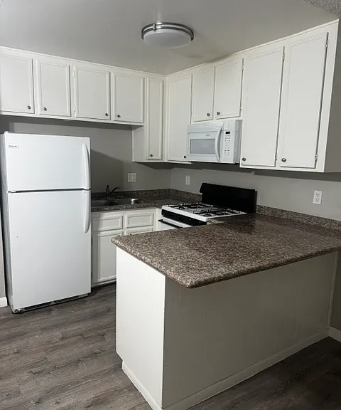 Moss Garden Apartments — Photo 17