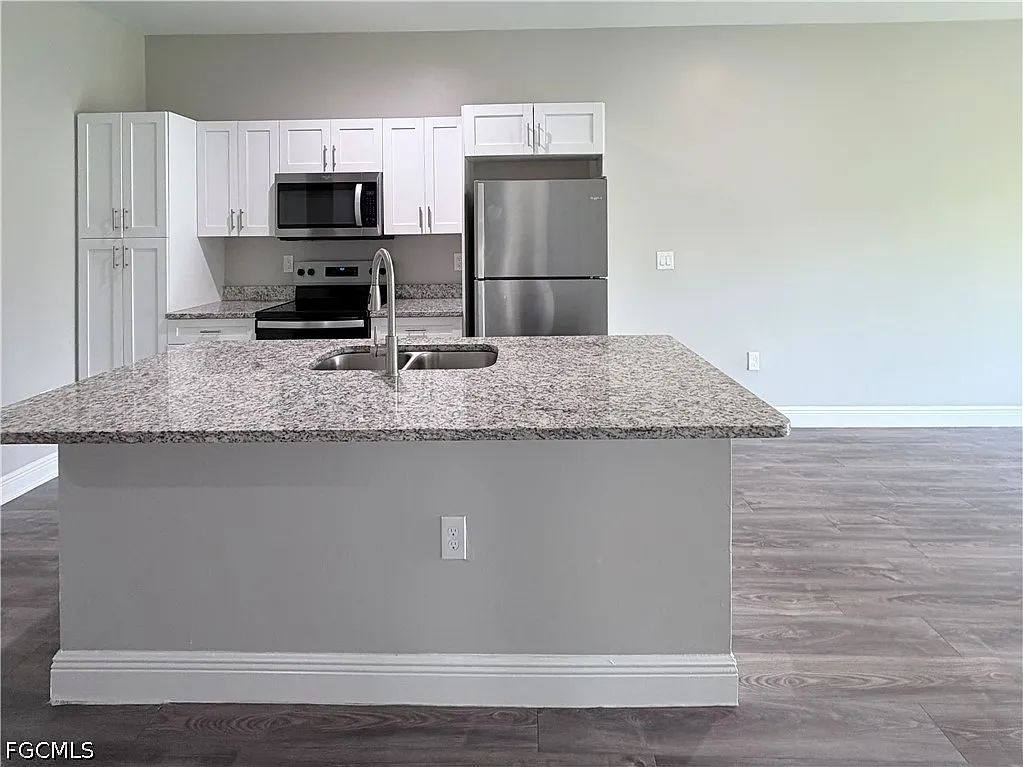2 bed, 2.0 bath, 2336 sqft, $1,550 — Photo 3