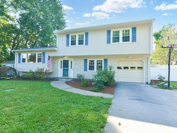 17 Westfield Dr, Holliston, MA 01746