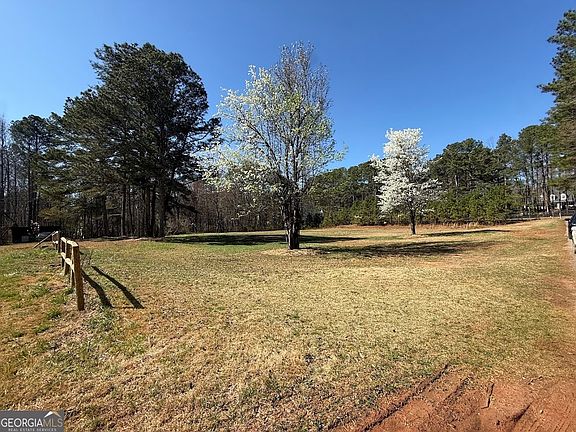 3rd image of 3545 Rollins Rd