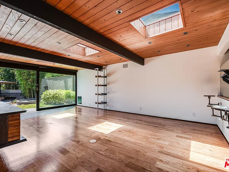 22277 Buena Ventura St — Photo 21