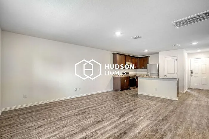 1701 N Guadalupe St — Photo 5
