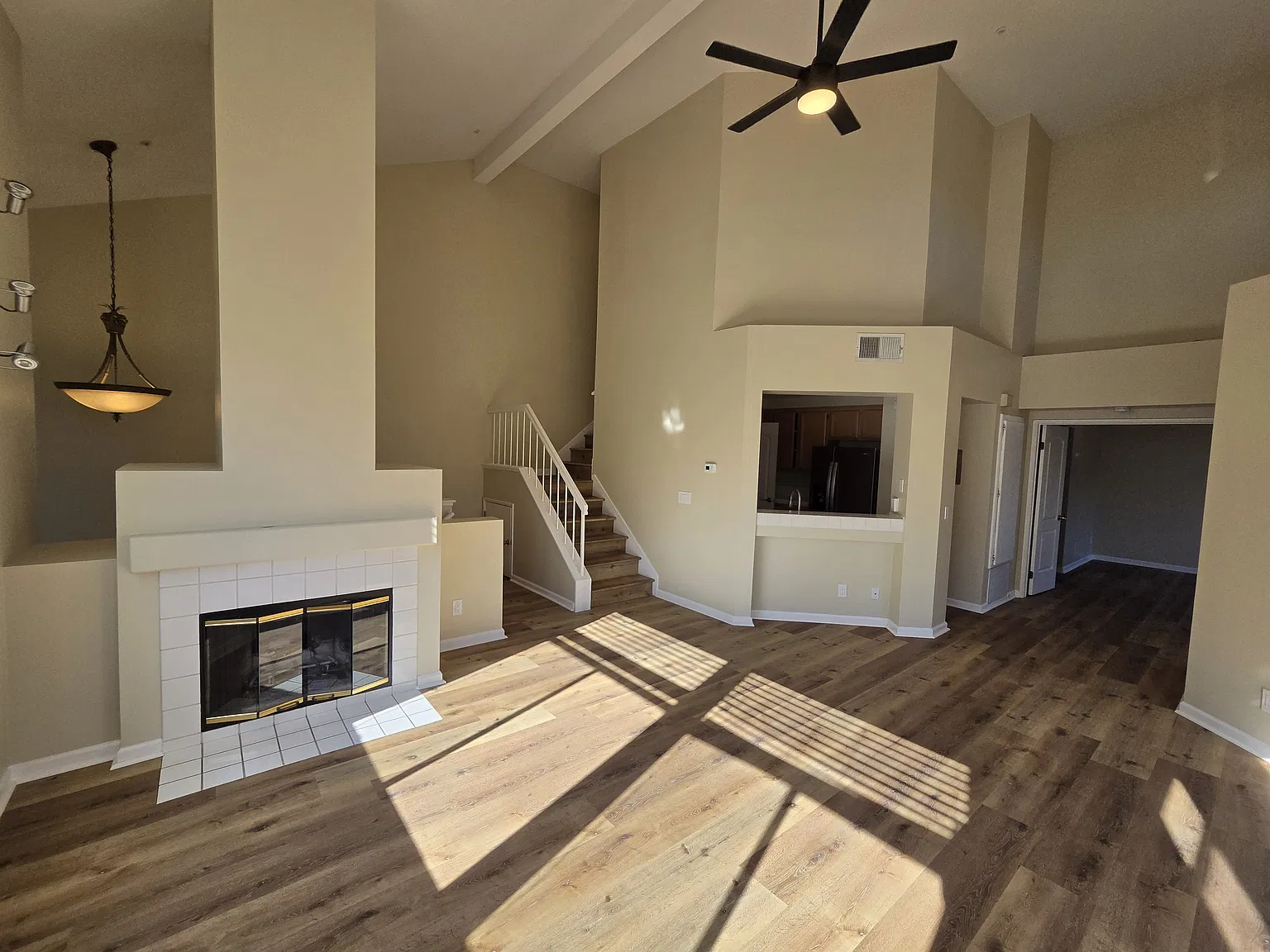 3 bed, 1246 sqft, $3,550 — Photo 2