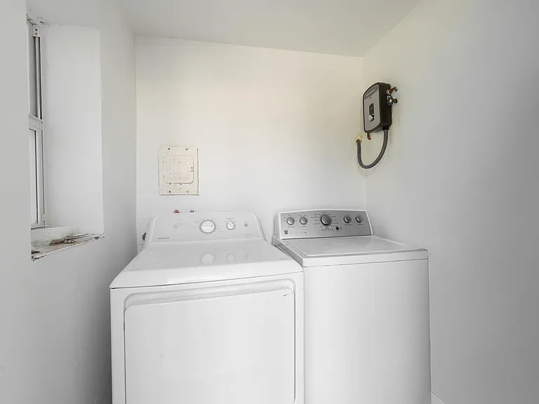 113 SE 8th Ave — Photo 18