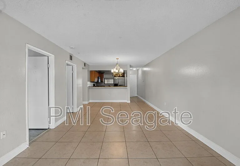 1543 Lake Crystal Dr #G — Photo 15