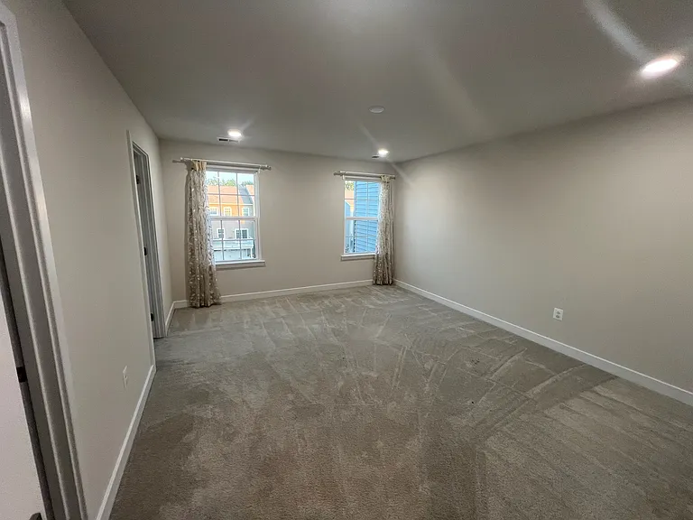 716 Kalmar Ln — Photo 5