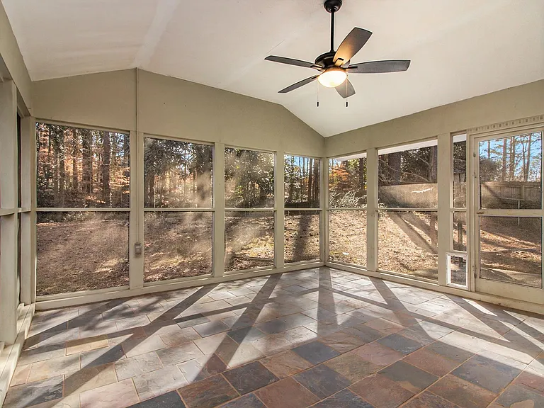 1623 Moncrief Cir — Photo 7