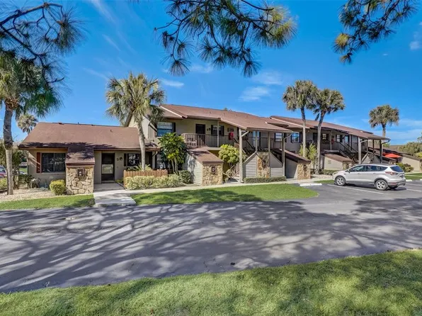 927 Capri Isles Blvd APT 10, Venice, FL 34292