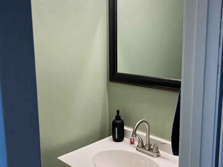 526 E Graham Pl — Photo 7