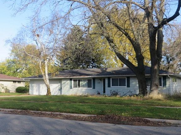 3rd image of 1134 N Pontiac Dr