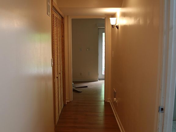 4th image of 34 Bristol Ct