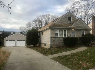 164 E Saint Marks Pl, Valley Stream, NY 11580