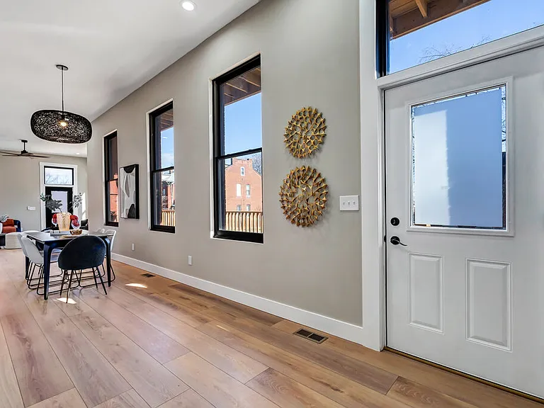 1000 Barton St — Photo 16
