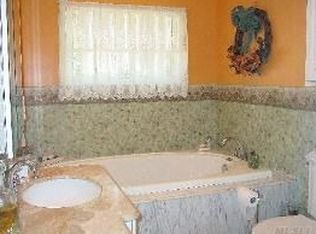 32 Morahapa Rd, Centerport, NY 11721