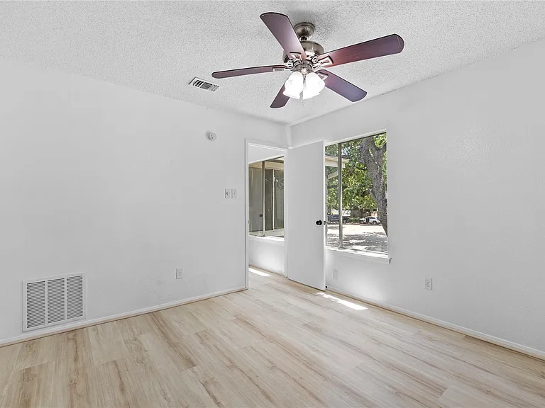 13002 Greenway Chase Ct — Photo 17