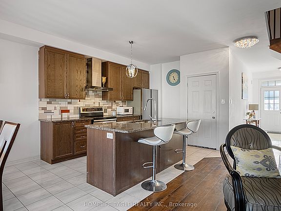 5th image of 161 Clark St
