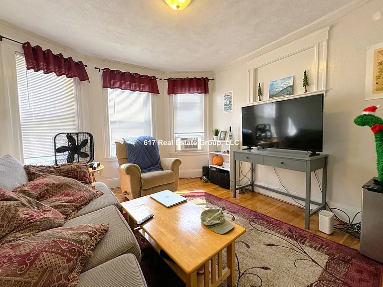 223 Summer St #3R — Photo 2