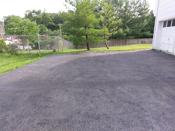 4th image of 9 Oxford Ln
