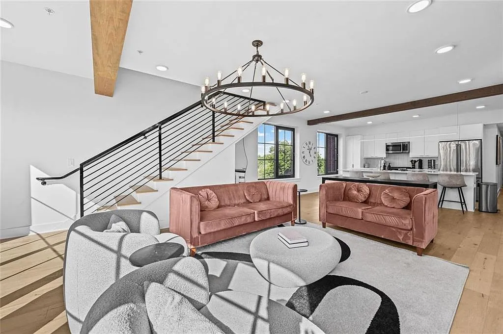 3 bed, 3.0 bath, 1966 sqft, $4,395 — Photo 2