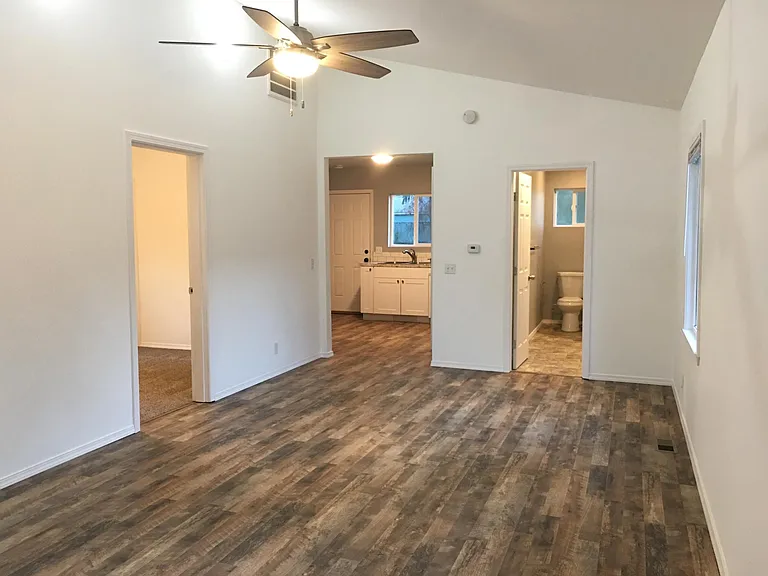 1702 Dickinson Ave NW — Photo 3