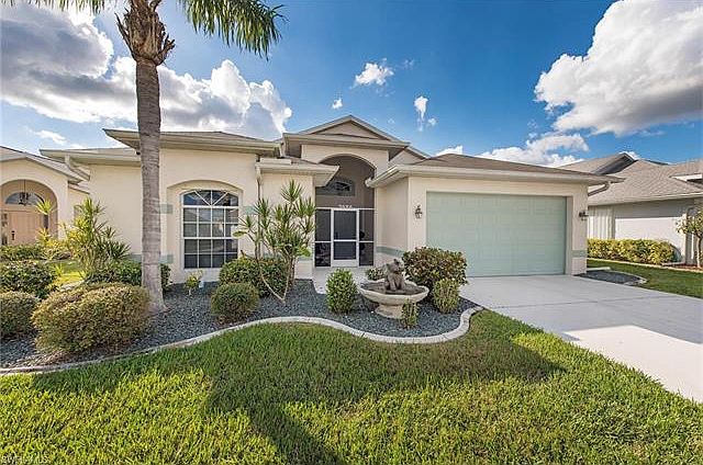 GORGEOUS HOME ?? ON GOLF VUE!