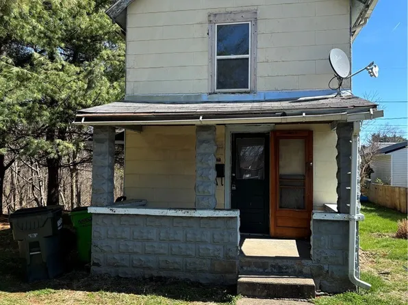 422 N 12th St, Coshocton, OH 43812