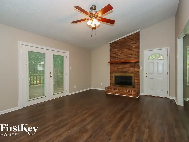 4440 Huntington Dr — Photo 3