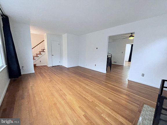 3rd image of 3047 O St SE
