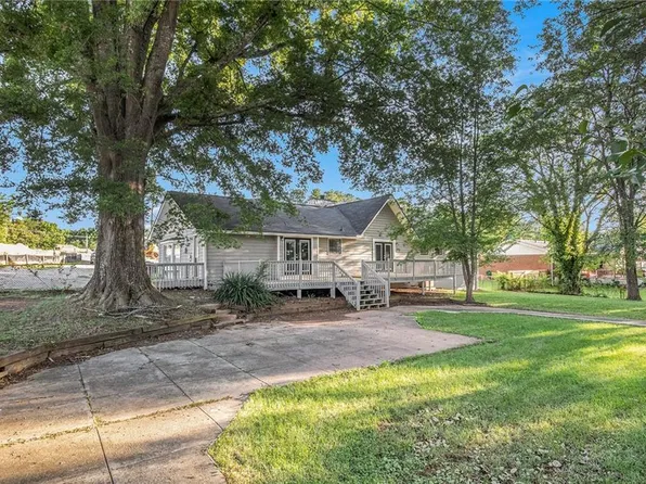 2346 Falls River Dr, Lithia Springs, GA 30122